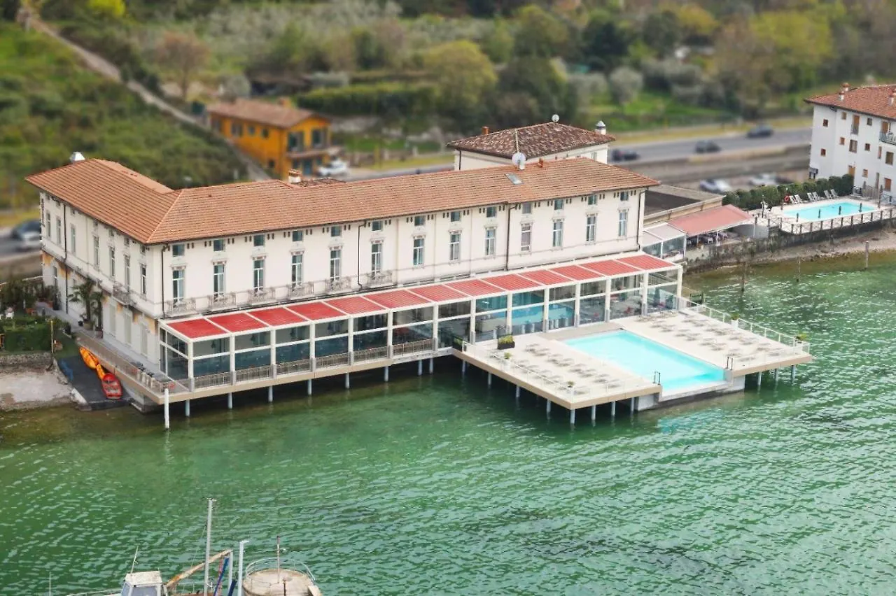 Araba Fenice Hotel Ιζέο